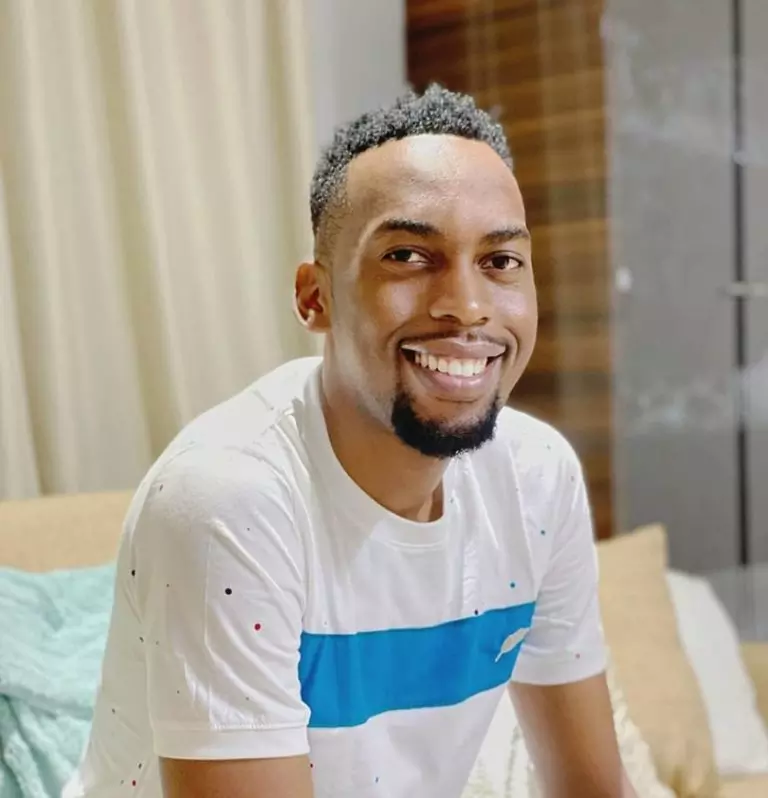 Madam Flora ft. Goodluck Gozbert – Mwenye Majibu