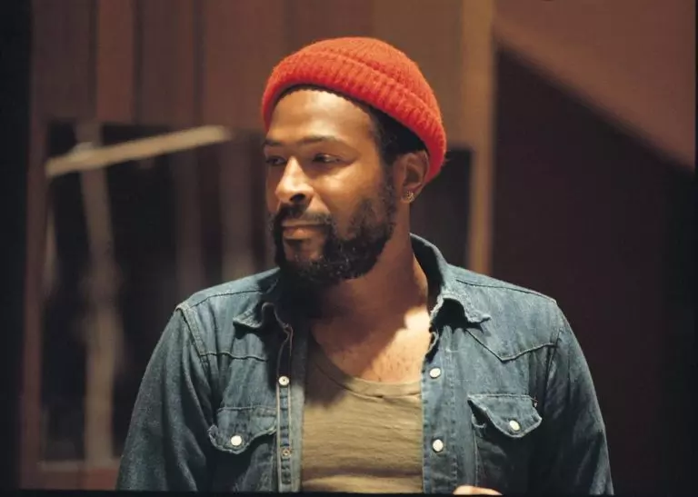 Marvin Gaye ft. Tammi Terrell – I Can’t Help But Love You