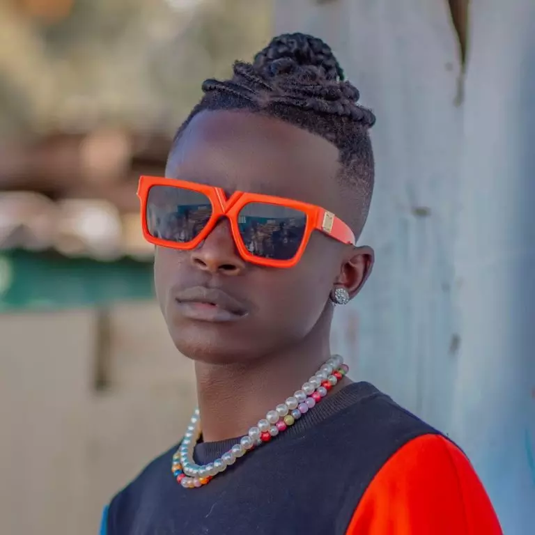 Mchina Mweusi ft. Mo Danger – Mwanafunzi