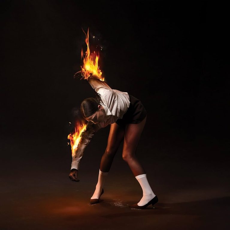 St. Vincent ft. Cate Le Bon - All Born Screaming