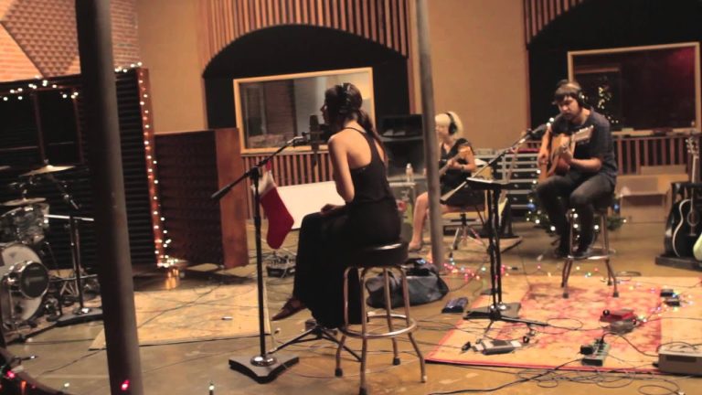 Christina Perri – Happy Xmas (War Is Over)