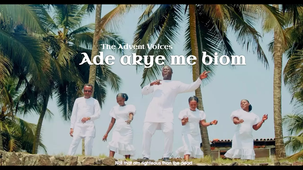 The Advent Voices - Ade akye me biom - YouTube