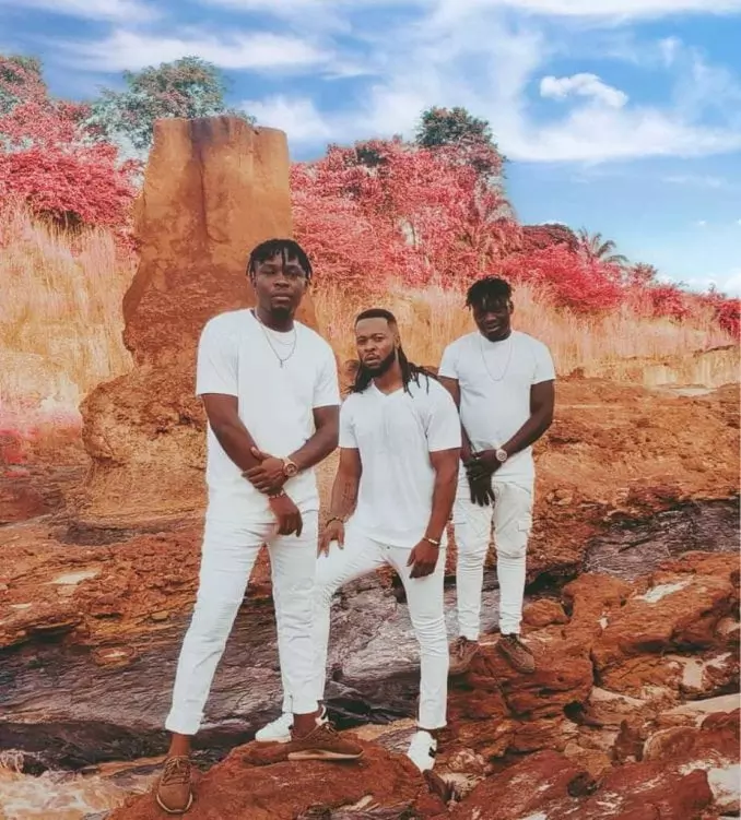 Flavour ft Umu Obiligbo - Odogwu