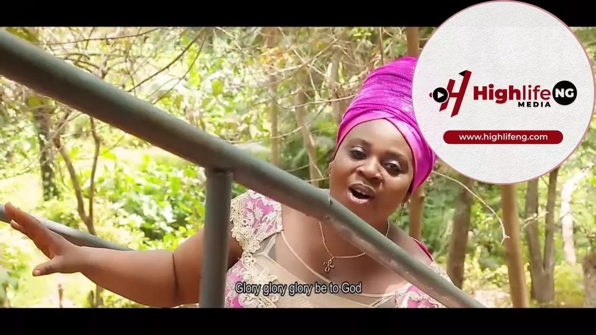 Stella Nadis – Glory Be To God