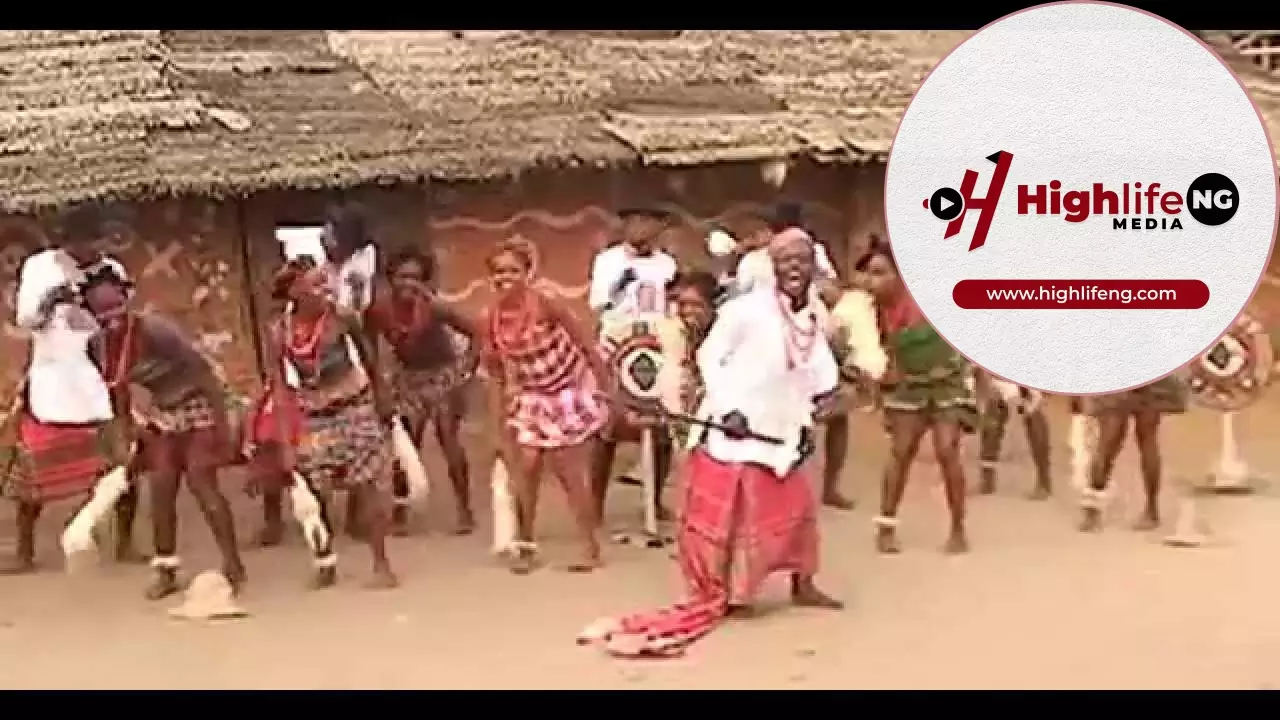 Emmanuel Ezii - Leenu Barido